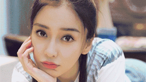 戴美瞳眼睛看东西模糊,可是眨眨眼之后又好了是怎么回事?不带度数的.