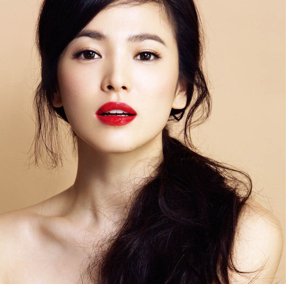 宋慧乔的红唇造型更添妩媚性感,成熟大女人的感觉.