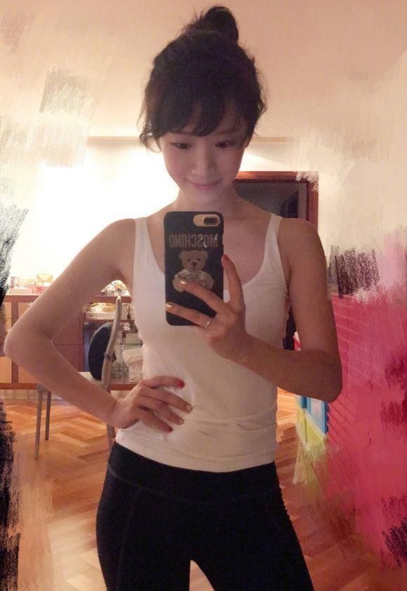 "小三"李念素颜照曝光,胸部丰满,皮肤白嫩,网友:好大好软