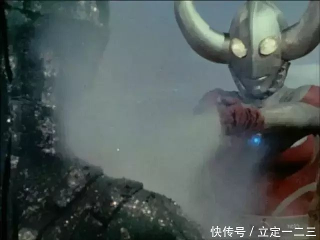 盘点奥特曼的喷水(雾)技能,看到喷水管了吗?