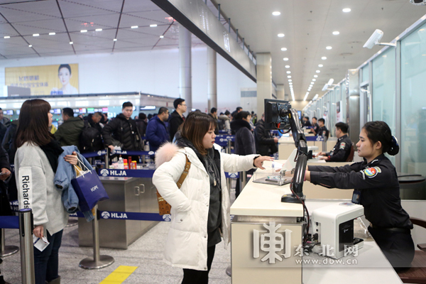哈尔滨机场预计春运期运送旅客251万人次 部分机场巴士线路全天候营运