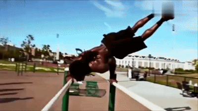 长时间的极限训练不仅练就了强大的臂力与核心力量,还有坚不可摧的