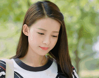 90后小花首次同框,"天鹅颈"的金晨和小鸟腿的孙怡谁更