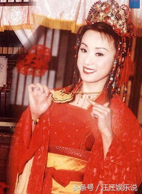 在香港无线电视台台庆剧《刀马旦》中饰演女扮男装的高一鸣