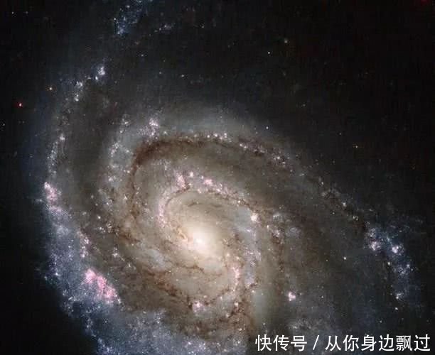 宇宙中"上帝之城"是真的吗?哈勃望远镜拍到真实画面,太漂亮了