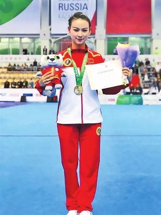 2005年参加全国青少年武术套路锦标赛获得青年组女子对练冠军而年少