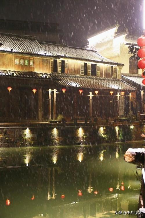 一座千年古镇雪夜,惊艳了整个江南