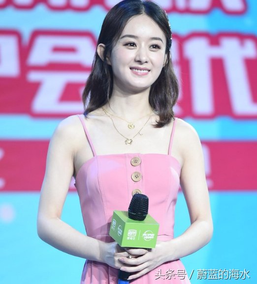 赵丽颖怀孕传闻后首亮相,小腹平坦四肢纤细