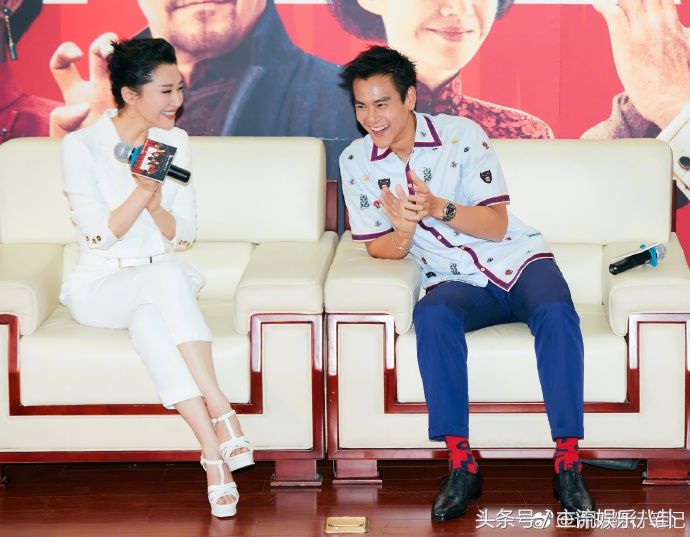许晴俯身廖凡好尴尬,彭于晏的袜子闪了我的眼