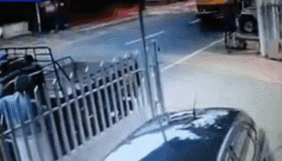 一组gif车祸动图 带您看看为什么说要远离大货车!