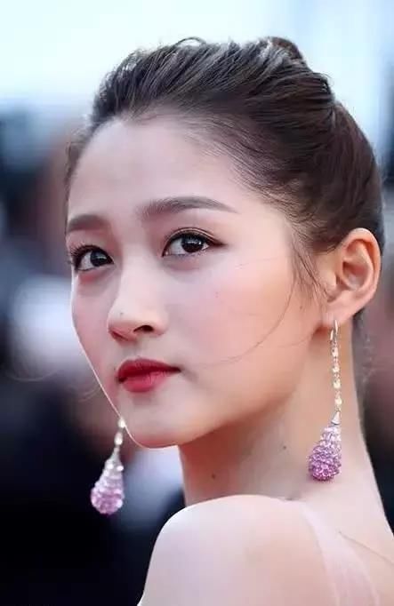 戛纳女星无ps图,关晓彤打漂亮翻身仗,范冰冰和娜扎无懈可击!