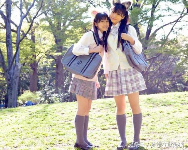 因此,日本女生校服也被好多网友称为"最可爱"的校服.