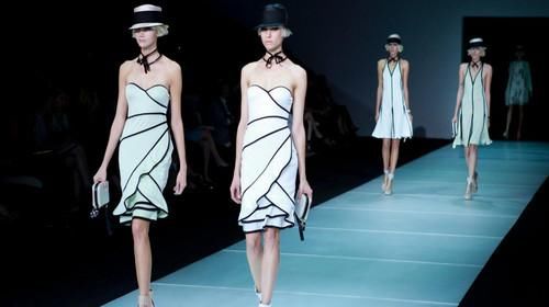 走秀内衣_走秀内衣掉落