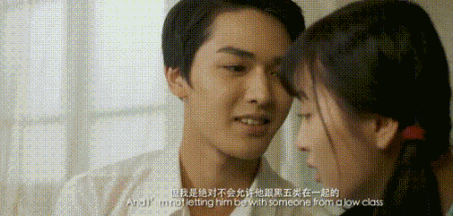 创造101人气第一的吴宣仪凭啥这么甜?朱正廷都忍不住亲她!