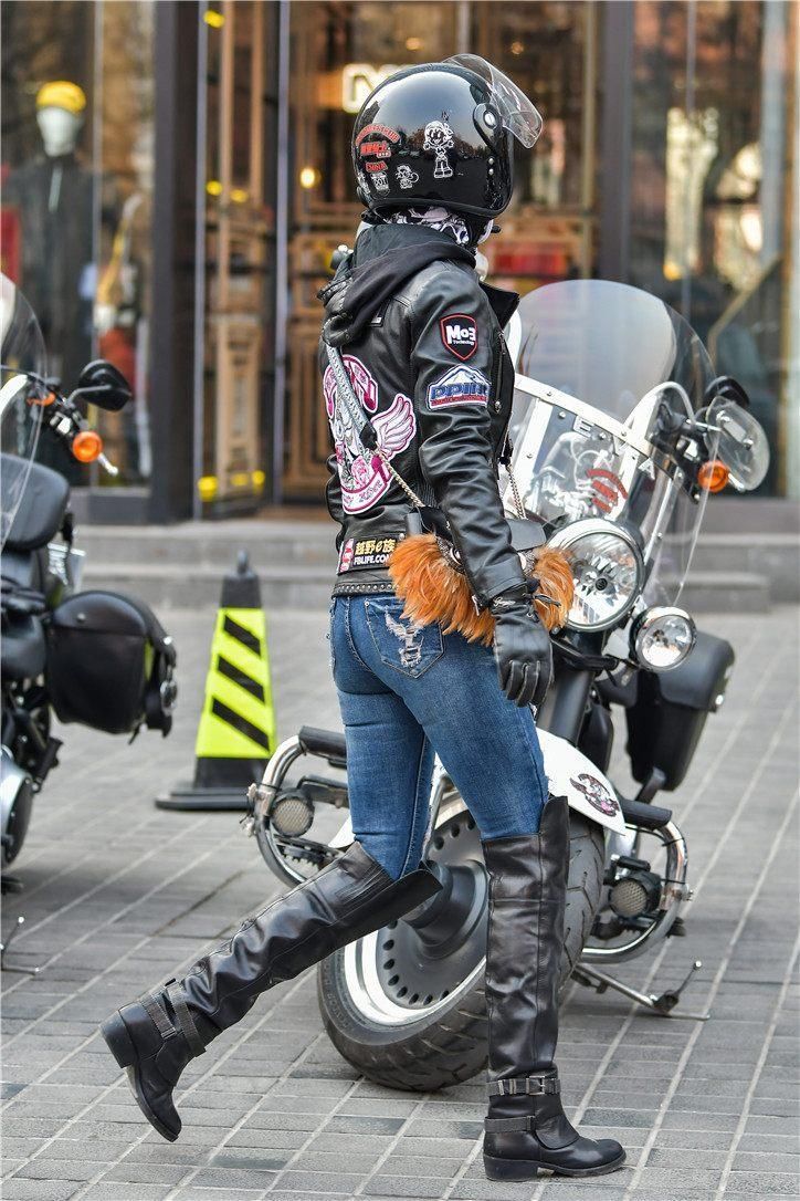 时尚街拍:见过帅哥骑哈雷摩托,美女骑哈雷摩托您见过吗?