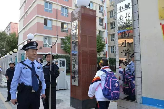 平谷区 9月25日上午,平谷公安分局在第二幼儿园创建第四个"高宝来爱民