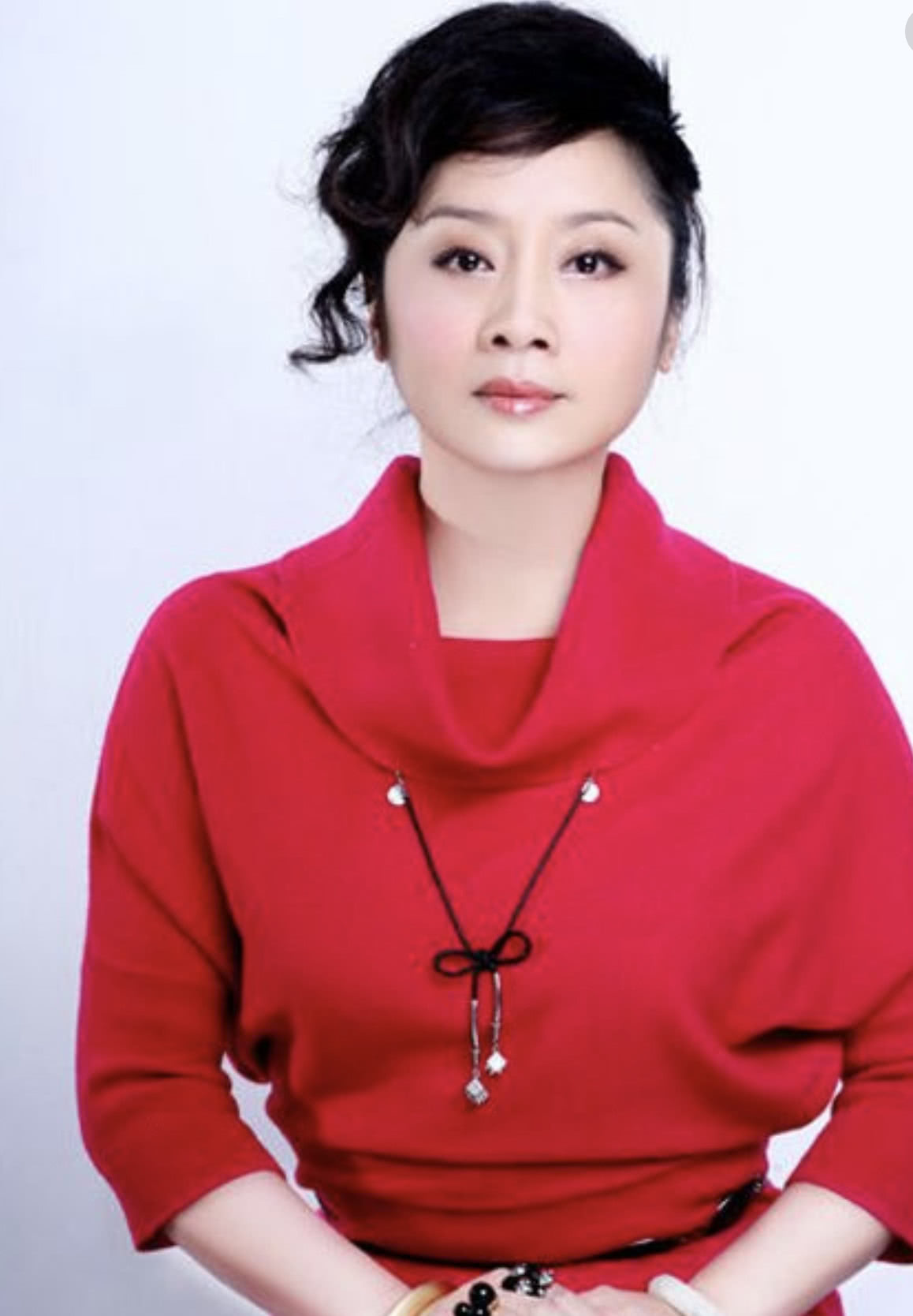 他被前妻捧红,成名后离婚爱上小8岁影后,如今前妻过成