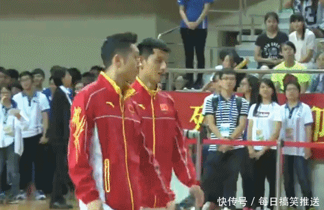 搞笑gif:以为是个王者,原来是个青铜