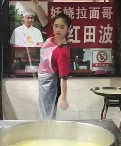 "拉面哥"红田波自立门户后生意惨淡没人理!网友:打工的命!
