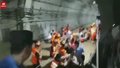 河南郑州：暴雨突降 乘客被困地铁车厢 消防部门紧急救援