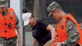 一声声“有人吗”是武警官兵最真切的挂念