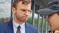 哈尔滨小伙对马库斯等人表示感谢：感谢把中国的历史讲给全世界。