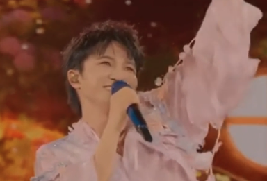 大戏看北京｜周深 签名是两块钱设计的