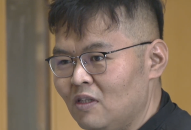 为安抚杨铭减肥的焦虑情绪，孟主任请来了曾经的“中国第一胖”宇宙（17）