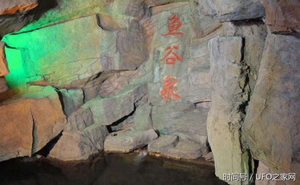 挖地窖真的可以挖出鱼泉吗? 这个人真就挖到了!