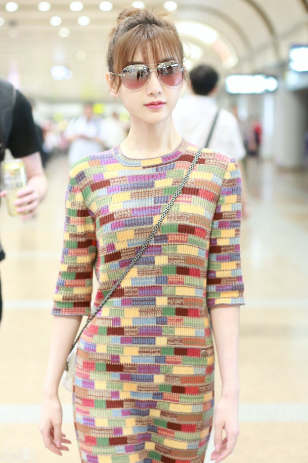 当30岁毛晓彤与44岁周迅撞衫,终于见识到什么