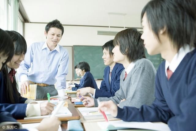 倡议书:尊师重教、提高教师地位,从每一位教师