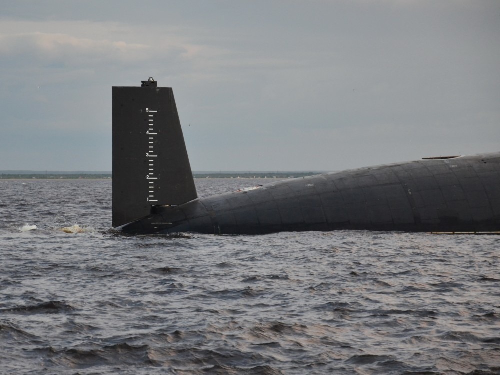 日前俄罗斯海军最新的一艘北风之神A型战略核潜艇“弗拉基米尔大公”号恢复了工厂运行测试，该潜艇进入海中进行工厂测试。该潜艇是北风之神级潜艇的最新改进型号。