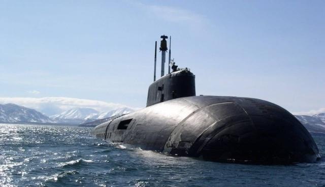 为何抹香鲸可在水下两千米畅游,钢铁打造的潜艇却不行?