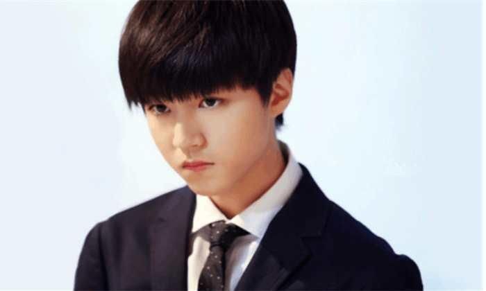 博删除网友留言是为了维护关晓彤, 而王俊凯这