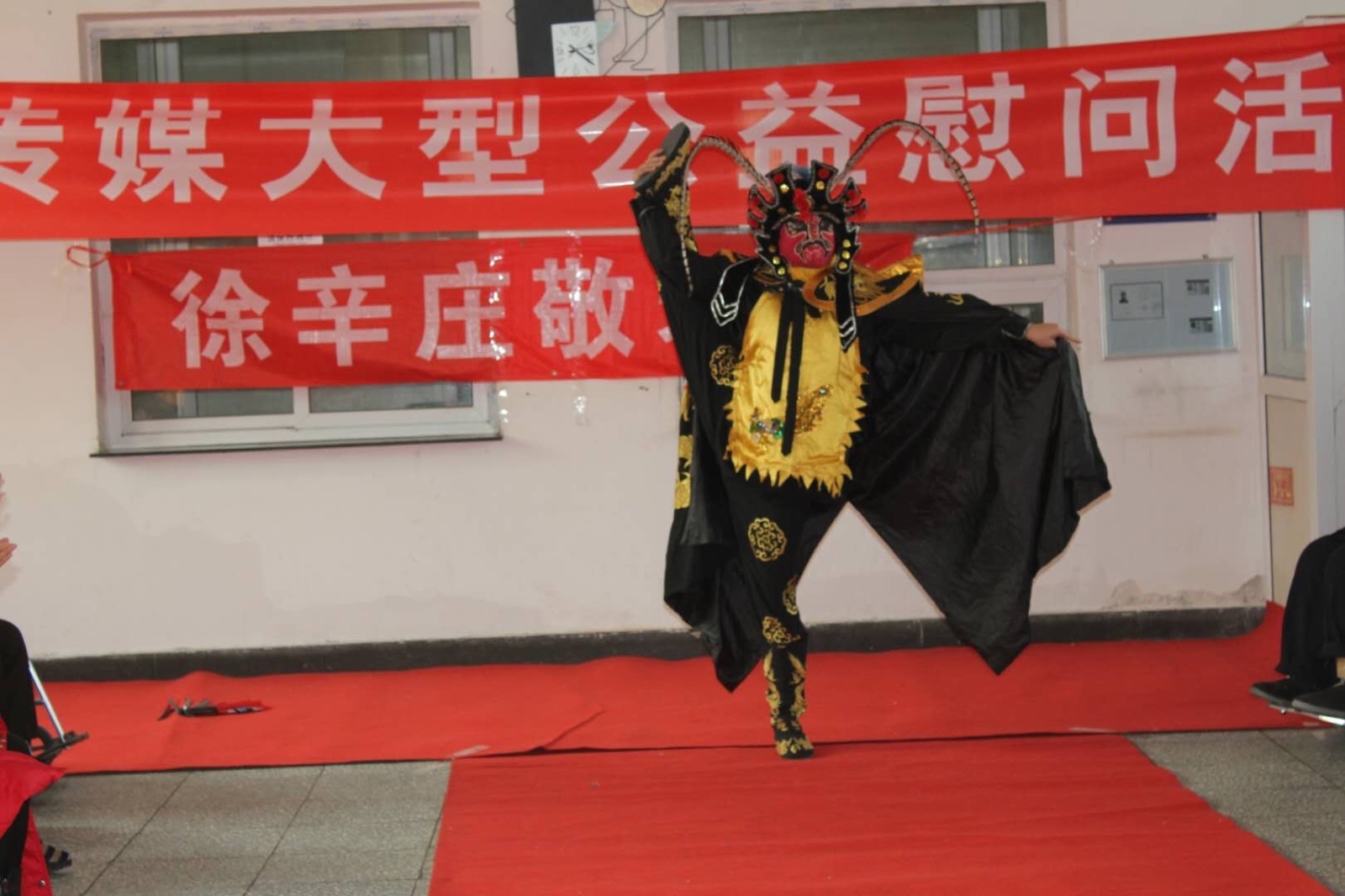 真爱林歌影视与演绎人员及爱心人士走进敬老院