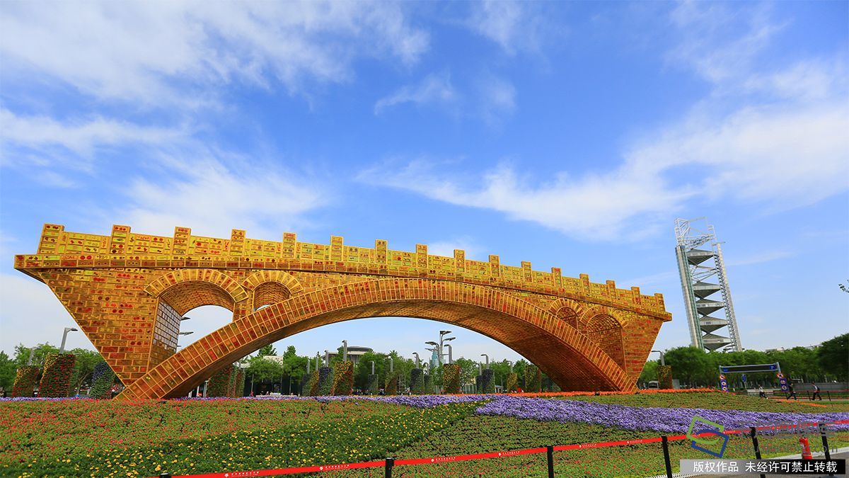 长28米、高6米“丝路金桥”亮相北京奥林匹克公园 长28米、高6米“丝路金桥”亮相北京奥林匹克公园