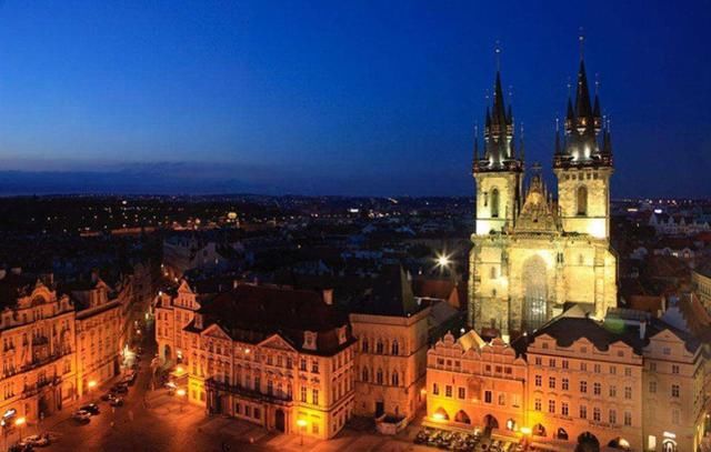 二战前它是中等国家,二战时是东欧最穷的国家