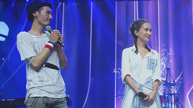 卢靖姗火力全开 搭档朴树唱摇滚燃爆全场 卢靖姗火力全开 搭档朴树唱摇滚燃爆全场