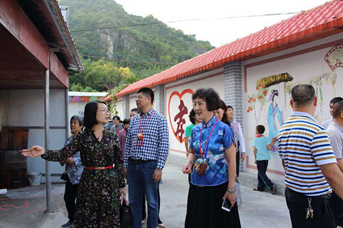 欧尔美公益基金创办人姚杰娜走进河池市宜州区