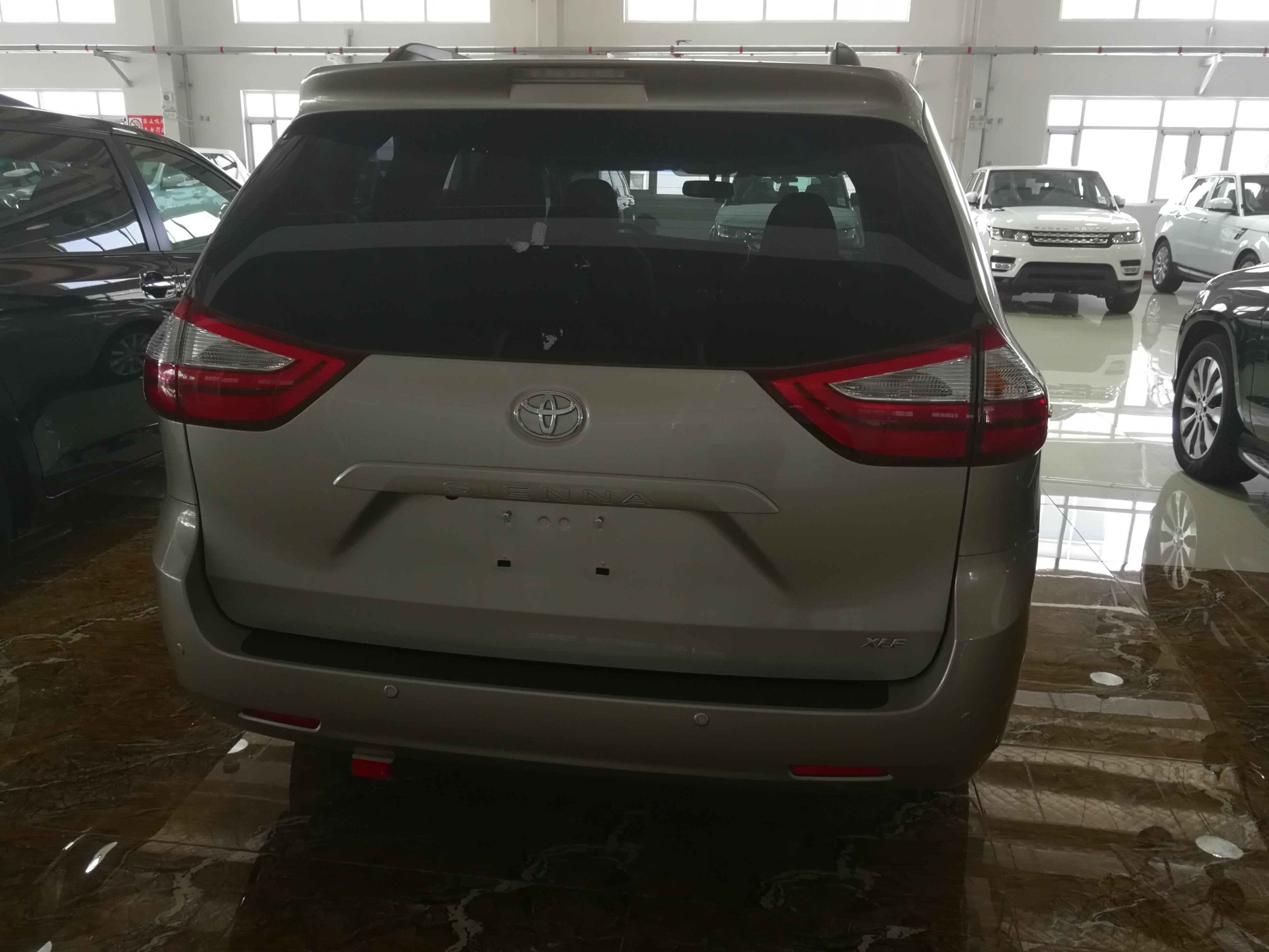 新款丰田塞纳3.5四驱配置 最新优惠图文详解