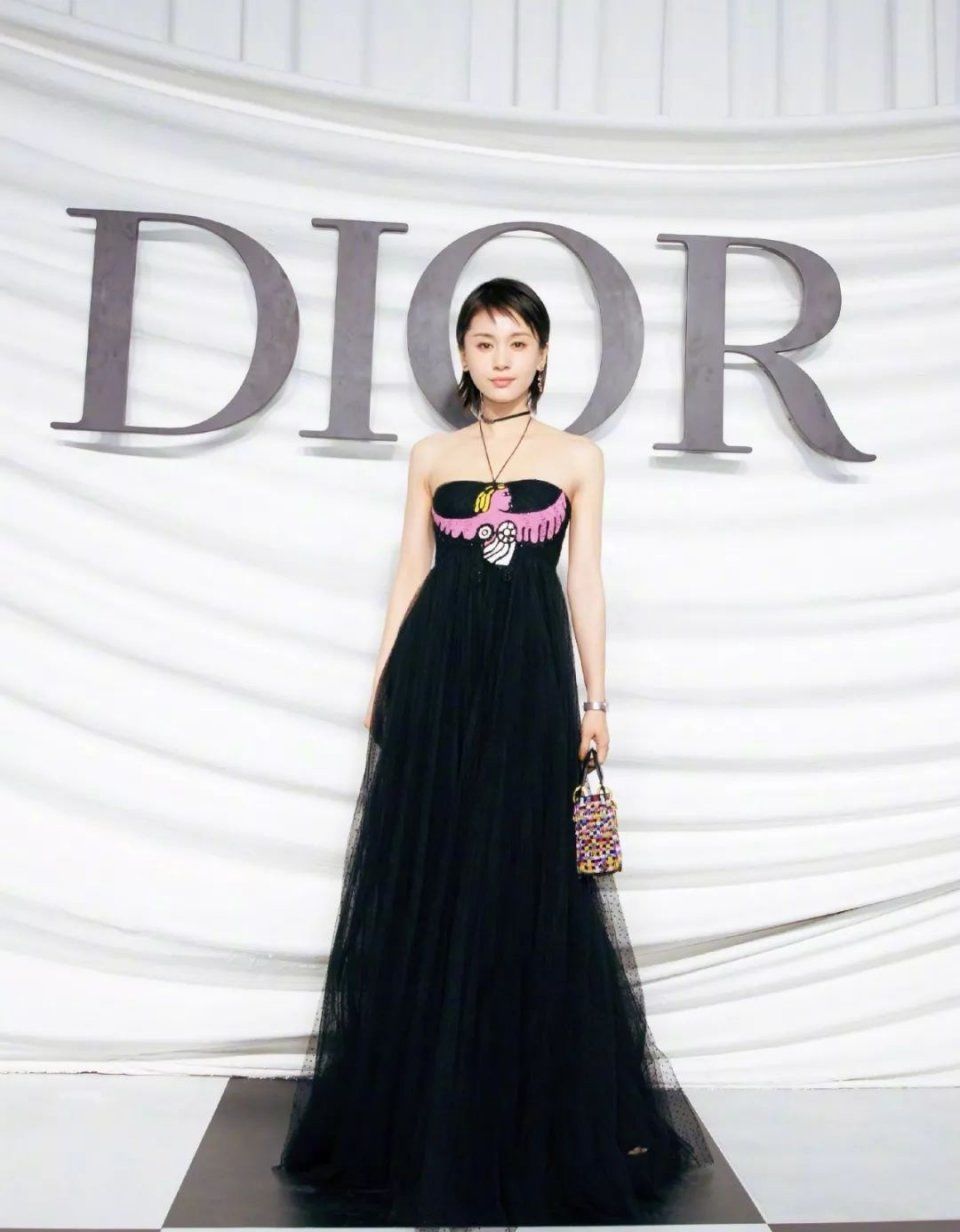 林志玲整容、柳岩丰胸、汪东城卖卫生巾明星代