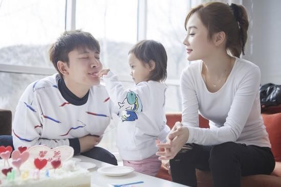 李小璐事发后被拍!驾车逆行就算了,还一路打电