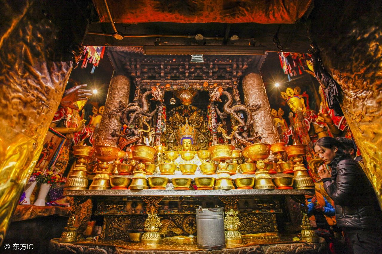 这是一座非常有历史的寺庙,来到西藏旅游一定要到这里看看哦!