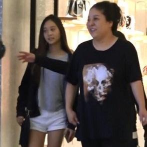 功夫巨星李连杰家有四千金,长相各不同