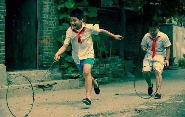 人的一生之中最快乐的,莫过于童年,而孩童时那些陪我们一起长大的玩具