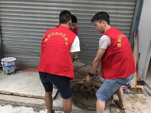 清洁广场,齐齐参与 社区志愿服务活动顺利开