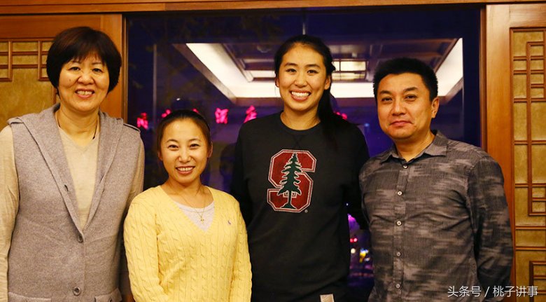 56岁郎平和25岁的女儿白浪近照曝光,女儿和妈分毫不差!