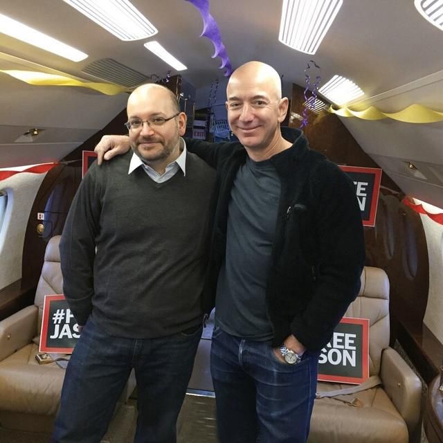 2018年世界首富,一天能赚一个亿,座驾太低调