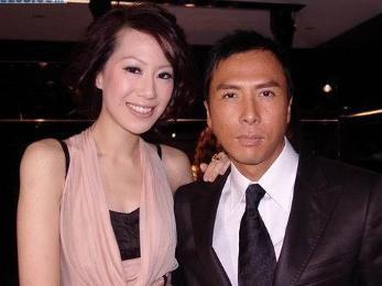 看看47岁的梁静慈,再看37岁的汪诗诗,甄子丹当