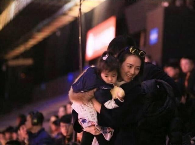 汪峰跨年晚会连唱5首歌,开嗓就成车祸现场,网